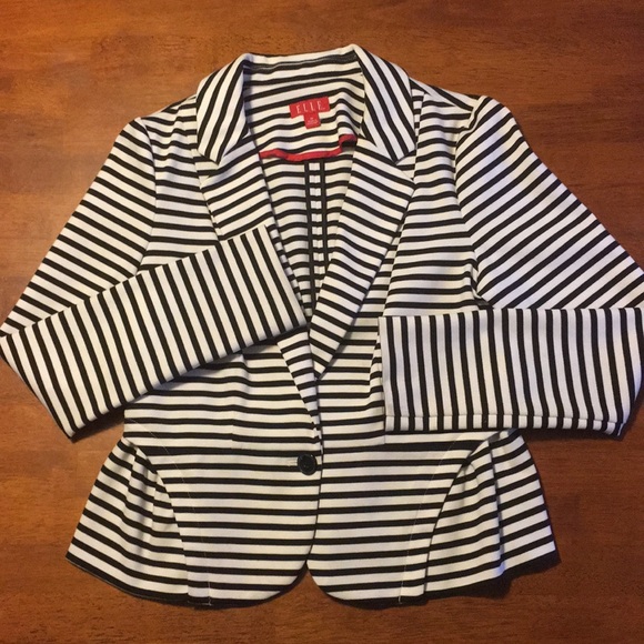 ELLE Jackets & Blazers - 🖤 ELLE Ruffled Blazer 🖤